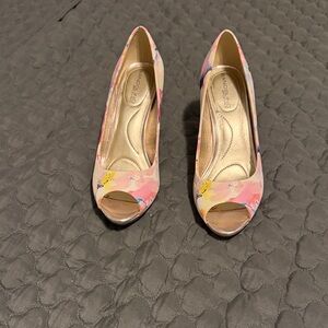 Bandolino Multicolor Floral Peep-Toe Heels